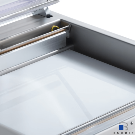 Vacuum packing machine on wheels